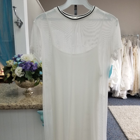 Dresses - Picture 2 of 8